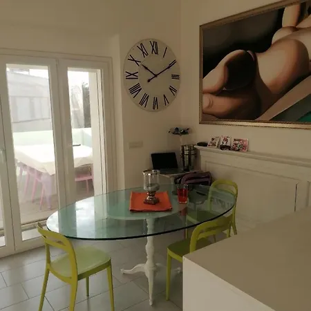 A 20 Mt Dal Mare Apartment