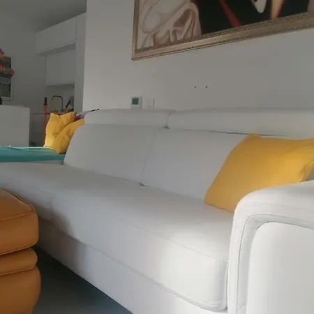 A 20 Mt Dal Mare Apartment *